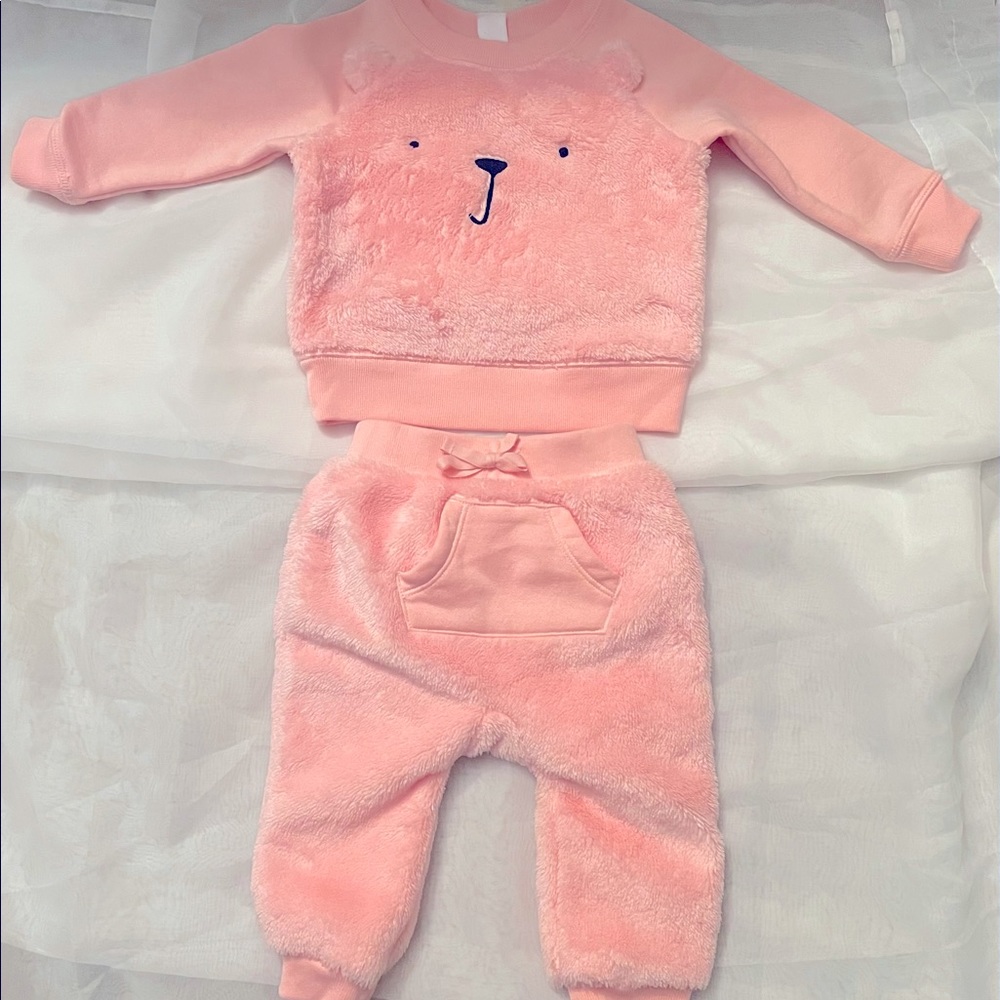 Baby Sherpa Bear Outfit Set from Baby Gap
Super Soft; New without tags